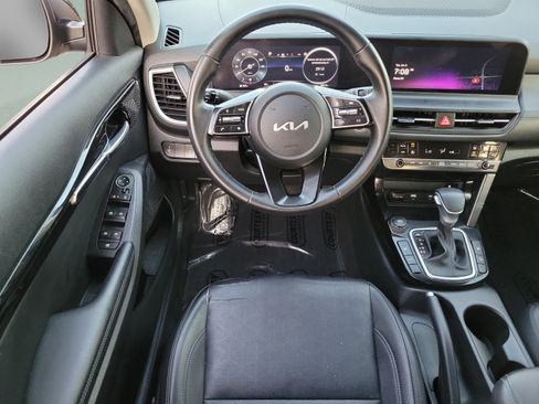 Used 2024 Kia Seltos EX FWD image 9