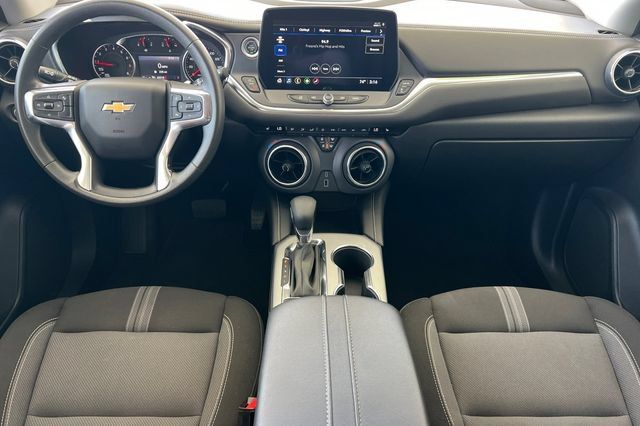 Used 2025 Chevrolet Blazer LT AWD/4WD image 16