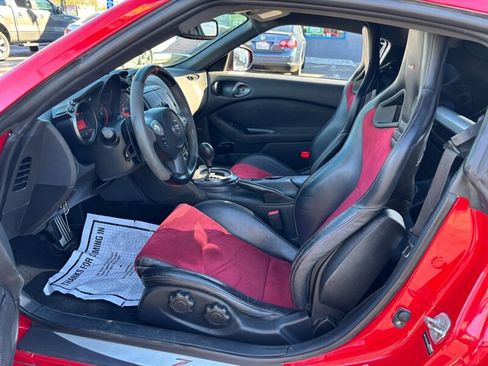 Used 2017 Nissan 370Z NISMO RWD image 7
