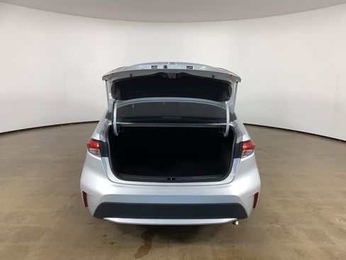 Used 2022 Toyota Corolla LE FWD image 12