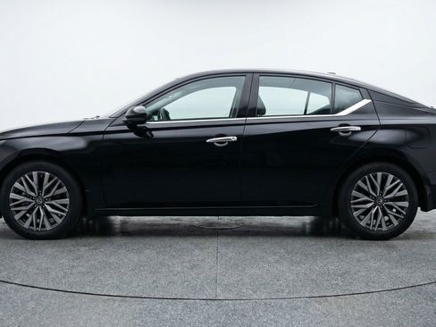 Used 2025 Nissan Altima 2.5 SV image 5