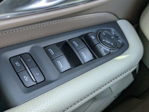 Used 2022 GMC Yukon XL Denali RWD image 19