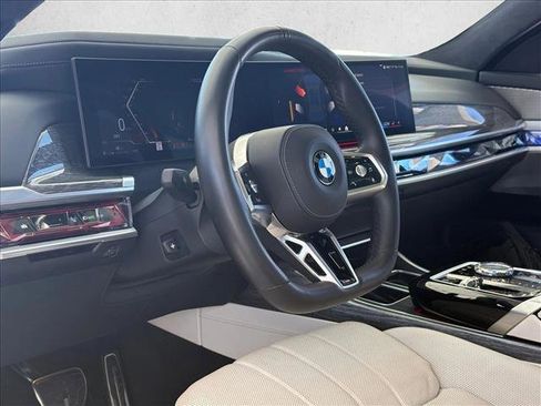 Used 2023 BMW 740i w/ Executive Package image 10
