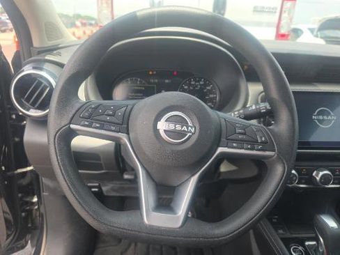 Used 2023 Nissan Kicks SV FWD image 8