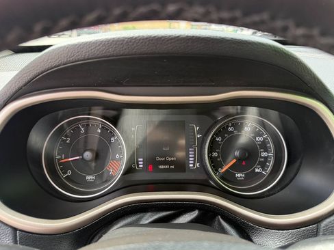 Used 2015 Jeep Cherokee Latitude AWD/4WD image 13