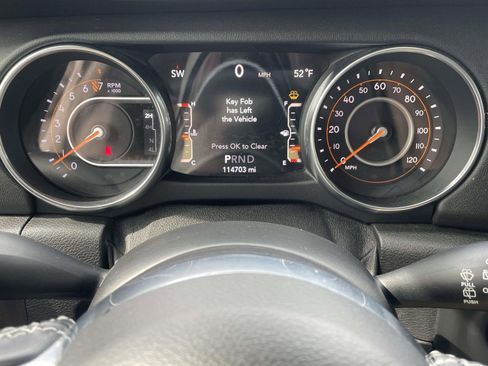 Used 2018 Jeep Wrangler Unlimited Sahara image 17