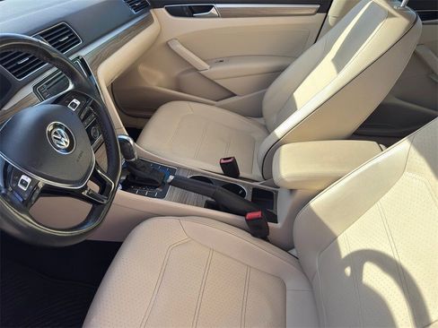 Used 2018 Volkswagen Passat 2.0T SE image 8