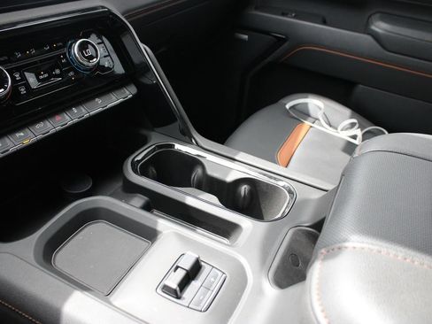 Used 2025 GMC Sierra 2500 AT4 w/ AT4 Premium Plus Package AWD/4WD image 17