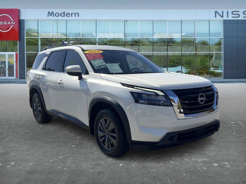 Certified 2024 Nissan Pathfinder SV FWD image 3
