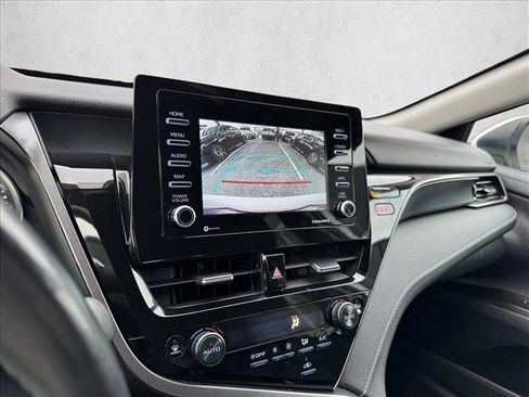 Used 2024 Toyota Camry SE image 10