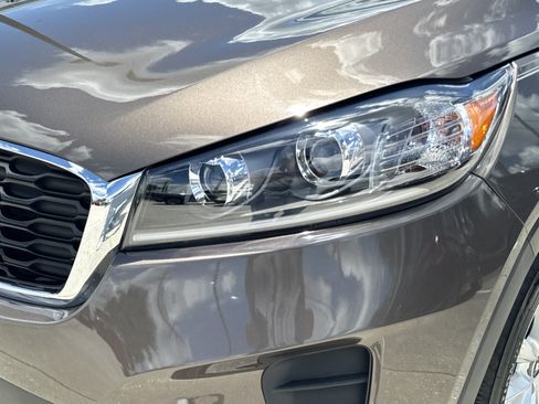 Used 2019 Kia Sorento FWD image 9