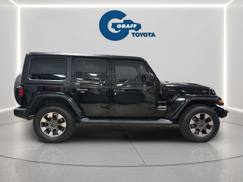 Used 2018 Jeep Wrangler Unlimited Sahara AWD/4WD image 6