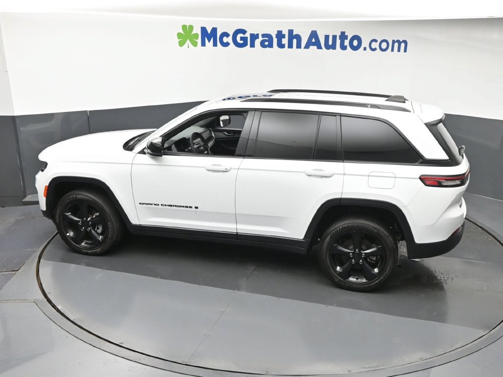 Used 2024 Jeep Grand Cherokee Altitude AWD/4WD image 25