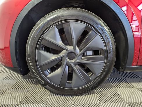Used 2024 Tesla Model Y Long Range image 26