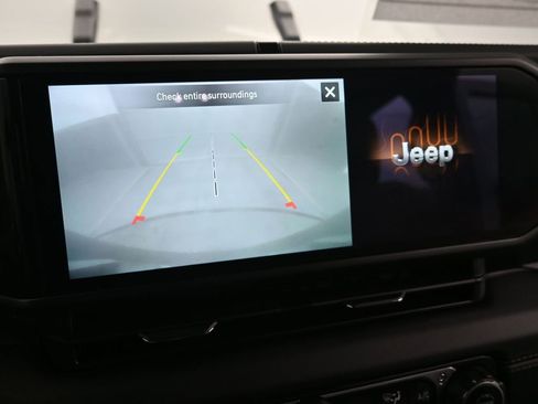 Used 2024 Jeep Wrangler Sahara image 34