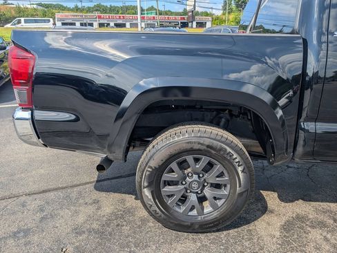 Certified 2023 Toyota Tacoma SR5 AWD/4WD image 8