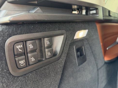 Used 2020 BMW X7 xDrive40i w/ Executive Package image 35