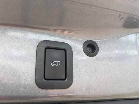 Used 2017 Toyota Highlander Plus w/ Carpet Mat Package AWD/4WD image 34