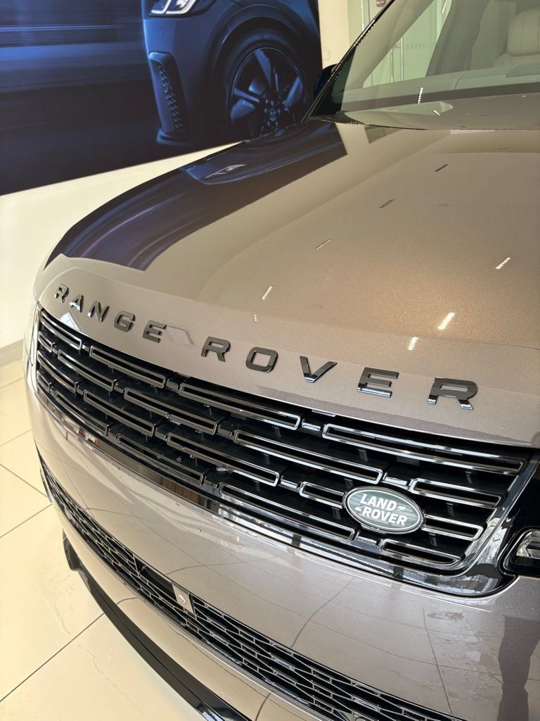 New 2025 Land Rover Range Rover Sport Dynamic SE AWD/4WD image 9