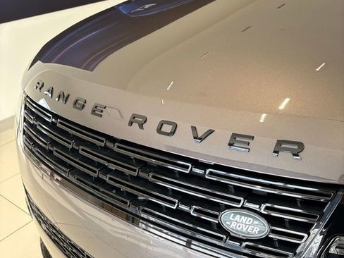 New 2025 Land Rover Range Rover Sport Dynamic SE AWD/4WD image 9