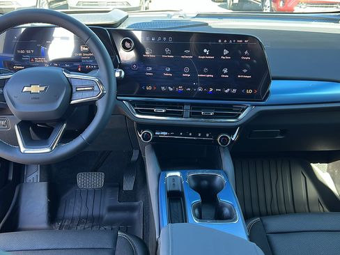 New 2026 Chevrolet Equinox EV LT w/ Convenience Package II AWD/4WD image 15