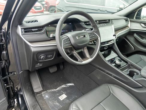 New 2026 Jeep Grand Cherokee Limited AWD/4WD image 3