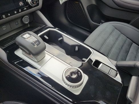 New 2025 Mitsubishi Outlander SE image 17