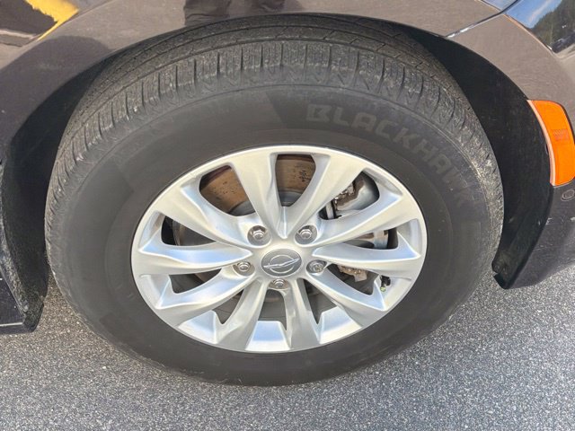 Used 2019 Chrysler Pacifica Touring-L w/ Advanced Safetytec Group FWD image 13