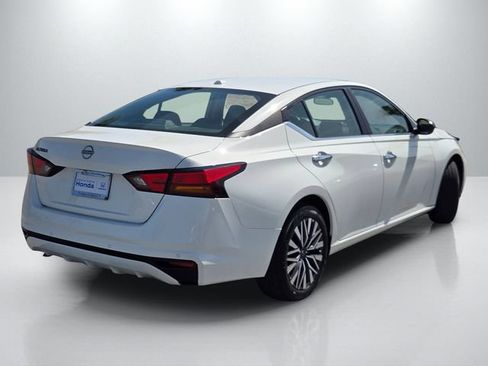Used 2025 Nissan Altima 2.5 SV FWD image 4