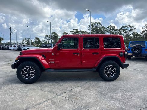 Used 2024 Jeep Wrangler Unlimited Sahara AWD/4WD image 6