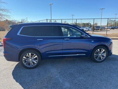 Certified 2025 Cadillac XT6 Premium Luxury image 4