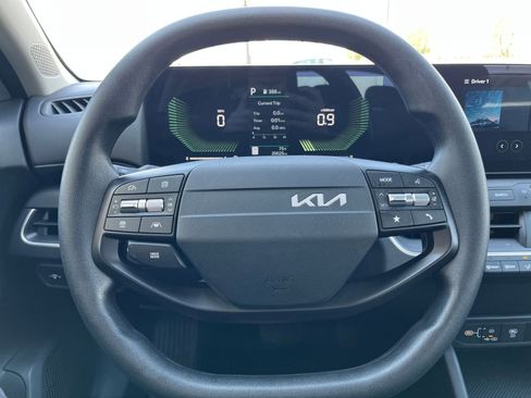 Used 2025 Kia K4 LXS image 27