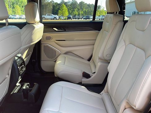 New 2026 Jeep Grand Cherokee L Limited w/ Luxury Tech Group II AWD/4WD image 26