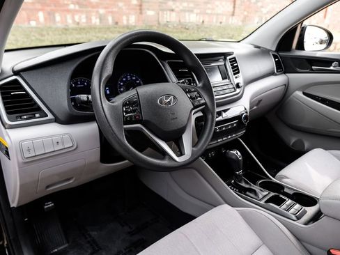 Used 2017 Hyundai Tucson SE image 2