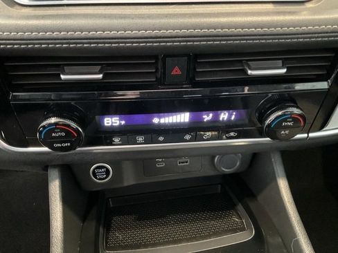 Used 2022 Nissan Rogue SV image 15