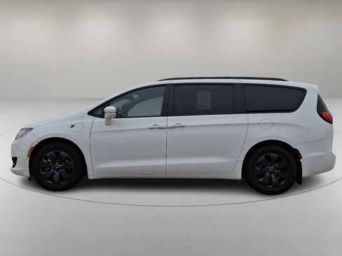 Used 2019 Chrysler Pacifica Limited w/ Advanced Safetytec Group image 6