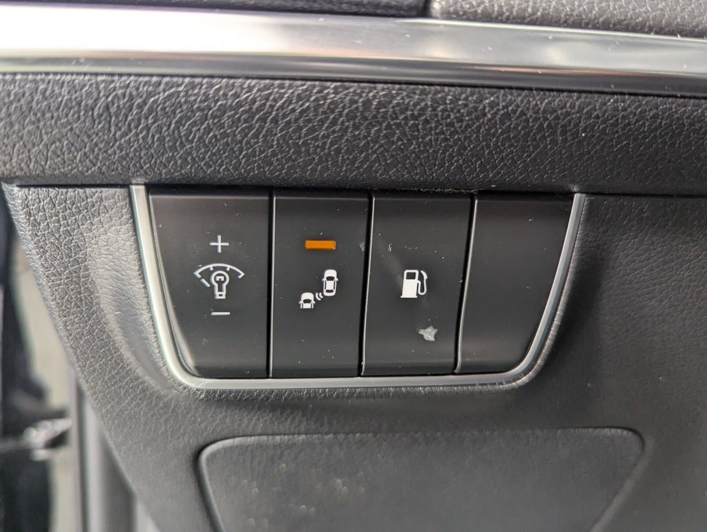 Used 2021 Kia Stinger GT-Line w/ Sun & Sound Package RWD image 12