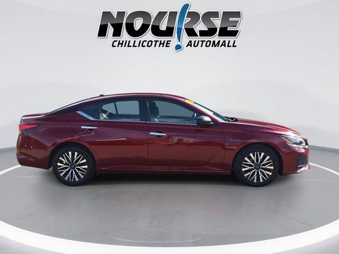 Used 2024 Nissan Altima 2.5 SV FWD image 9