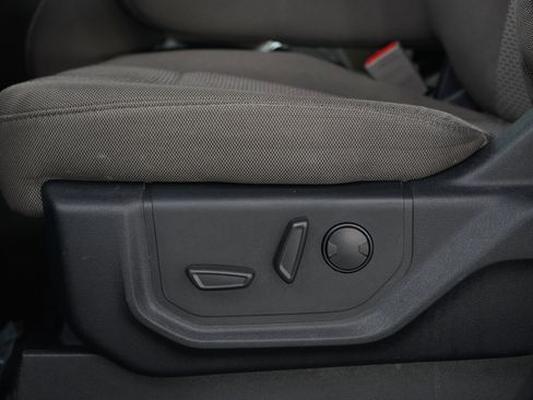 Used 2019 Ford F150 XLT w/ Equipment Group 302A Luxury AWD/4WD image 26
