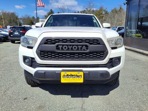 Used 2016 Toyota Tacoma SR5 w/ SR5 Appearance Package (SN) image 3