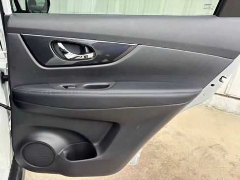 Used 2020 Nissan Rogue SV image 33