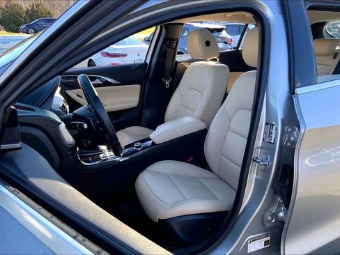 Used 2018 INFINITI QX30 Premium w/ Cargo Package image 7