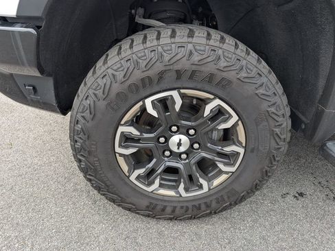 Used 2024 Chevrolet Silverado 1500 ZR2 AWD/4WD image 12