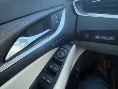 Used 2024 Buick Enclave Avenir w/ Avenir Technology Package image 24