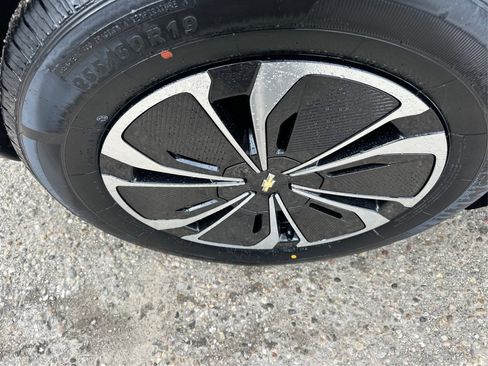 Used 2025 Chevrolet Blazer EV LT image 17