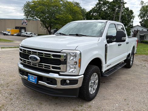 Used 2024 Ford F250 XLT w/ FX4 Off-Road Package AWD/4WD image 3