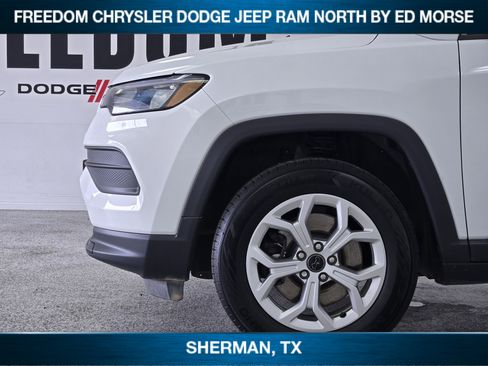 Used 2025 Jeep Compass Sport AWD/4WD image 6