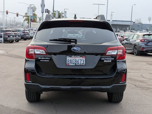 Used 2017 Subaru Outback 2.5i Premium image 3