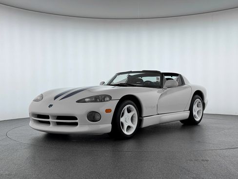 Used 1996 Dodge Viper RT/10 image 1