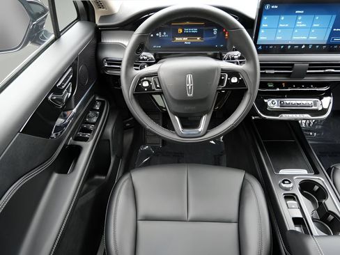 Used 2025 Lincoln Corsair AWD w/ Equipment Group 101A image 13